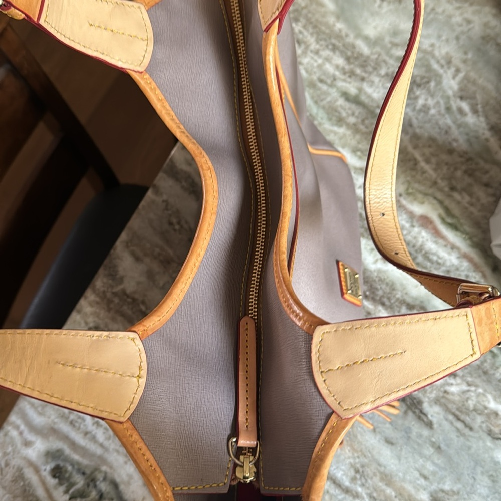 DOONEY & BURKE HANDBAG - Picture 9 of 10